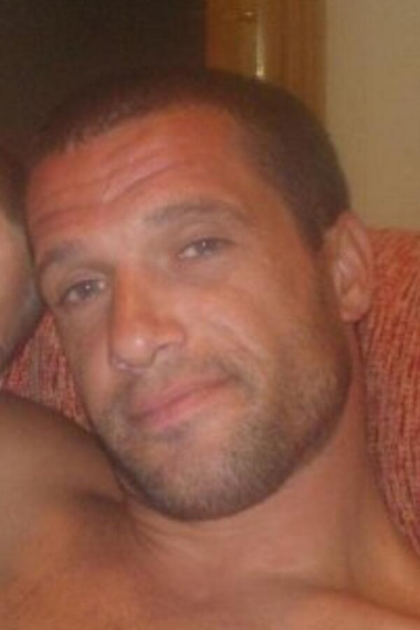 This is Frank Healy, now in Spain. He claims to be a builder. Do not let him in your lives.  #roguetraders