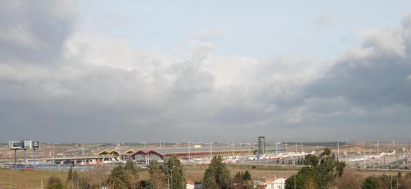 tach_hotel's tweet photo. @tach_hotel #T4 #AeropuertoMadrid El Hotel más cercano a la T4 del Aeropuerto de Madrid http://t.co/uBE6oWjVh8