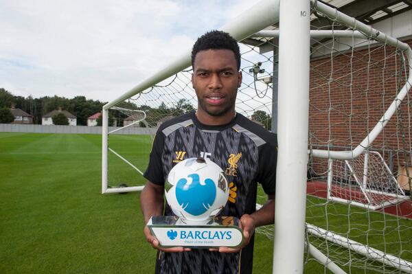 MRGERRARD8's tweet photo. @d_sturridge with his Barclays Premier League Player of the Month award for August #LFC http://t.co/xrKpQ9bzN1