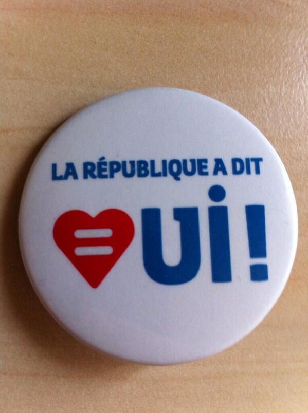 Jiipaye's tweet photo. Enfin, dédicace à ceux qui vivent dans le passé.
Depuis le 29/05/2013, nous nous marions et faisons famille.
#DTC http://t.co/ZbjVoZbb5y