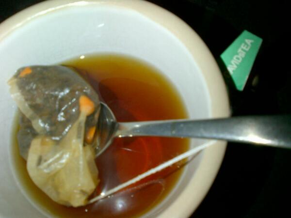 VanessaRaeB's tweet photo. #PumkinChai at my desk on this rainy day. I love @DAVIDsTEA http://t.co/SwsGkDdHm9