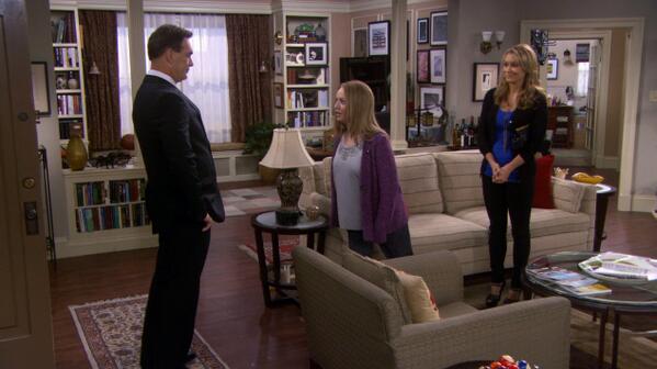 RulesTV's tweet image. Roomies! #LizMovesIn #RulesOfEngagement