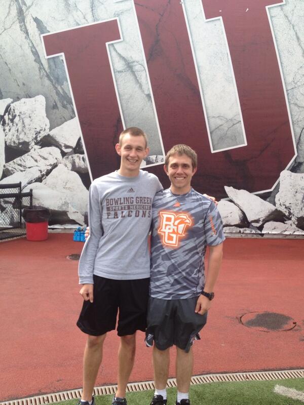 wheremyfalcnsAT's tweet image. Austin showin a little leg for the first time as an AT Student #shortsarebetter #falcongear #BeatIU