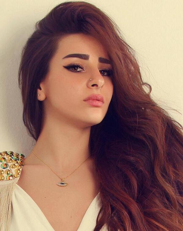 ModaBellezaArab's tweet photo. Libanes Girl #Yasmina http://t.co/tHfPHt9ATd