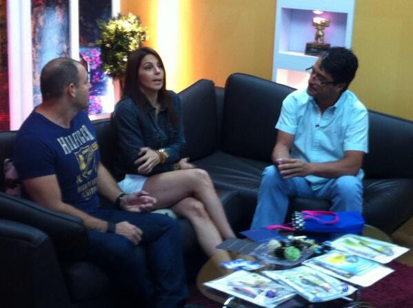 ParalarumbaCOM's tweet photo. Ya en @DRevista_TRV por #TRV hablando de la #FistaDeLas90s con la gente d @Real_Eventos @Willkeers http://t.co/Cbn1aOL0Kt
