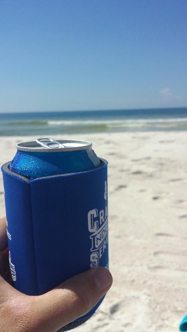 ScottYelsew's tweet photo. @FishyMoldShoe @George_Yoakam #cheers http://t.co/ErtEqynm75