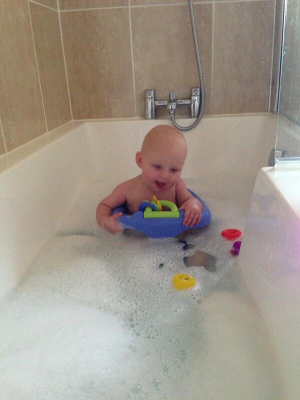 AmyJaneGilbert's tweet image. This is WHY monkey wanted a bath.. #bathchair