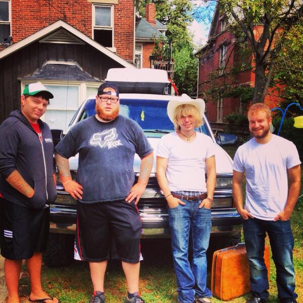 sixtonoon's tweet photo. Well guys Six to Noon is headed to Nashville. Keep us in your thoughts and prayers while we take this adventure. http://t.co/Izsc9gz1Gc