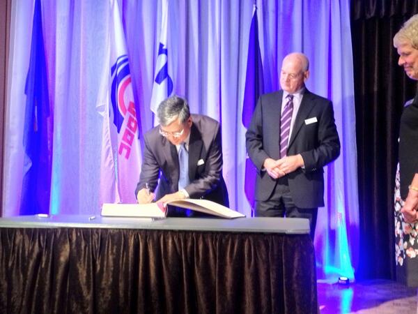 citynewscalgary's tweet photo. It's officially on public record: CNOOC/Nexen makes largest donation to the library, in CPL history. #yyc http://t.co/zExlGzLJ1q