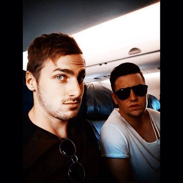 KendallMexico's tweet photo. Kendall a traves de twitter: ""Trouble in the Sky" #BigTimeFlight Heading to NorCal " 
@1LoganHenderson @HeffronDrive http://t.co/8di31fxEVZ