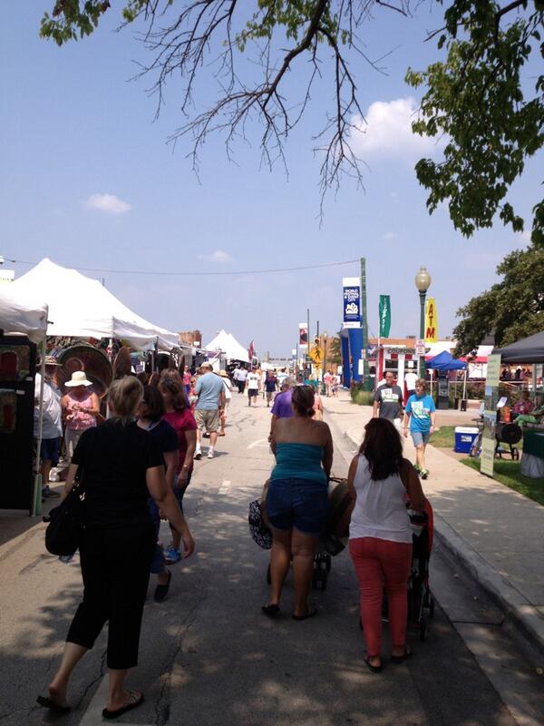 BellaButterflie's tweet image. It's busy on the street! #GrapeFest
