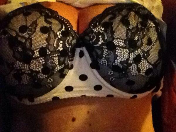 Queen_m3's tweet photo. Booby Friday http://t.co/SbmkWM0VyE