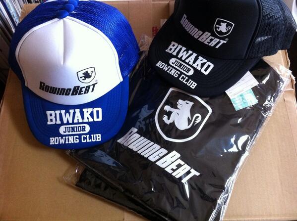 rowingbeat's tweet image. びわこジュニアローイングクラブの
クラブTシャツ&amp;amp;クラブキャップ。
ローイング・ビートとのダブルネーム仕様。

今年は指導者用のブラックを
寄付させて頂きました。