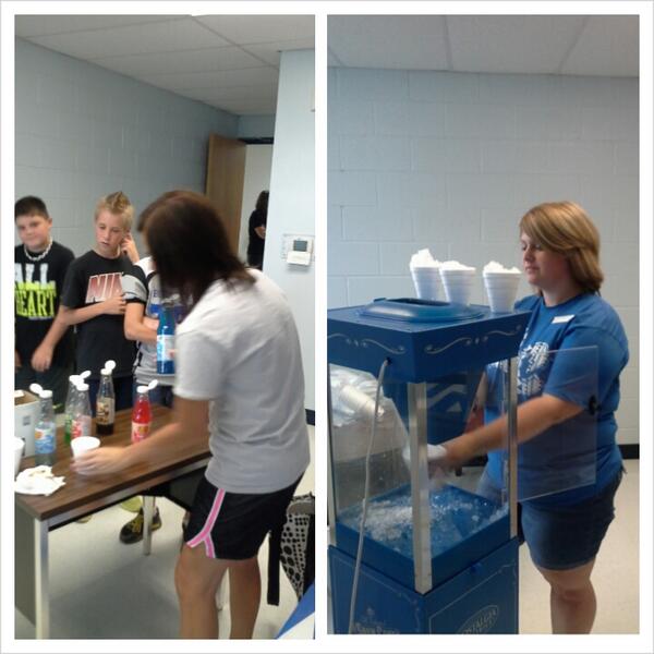 BCPTO's tweet photo. Had fun today making snow cones for 5th graders. Thanks to Tiffany and Amber for helping out! http://t.co/nrdALIkegT