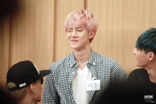 EXOTIC_SEhUN's tweet photo. *ฝันดีทุกท่านทุกคนโอ่เย่แอนด์เซบอยโกทูสลีปแอททรีเอเอ็มing* http://t.co/lP90JSyeWL