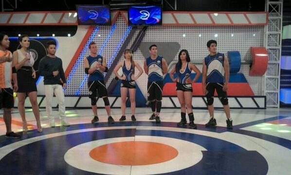 RTS_CombateEc's tweet photo. Mensajeen al 1112 con la palabra Alejandro o Bryan para elegir al nuevo líder del equipo #AzulCombate http://t.co/xDxERM2VAo