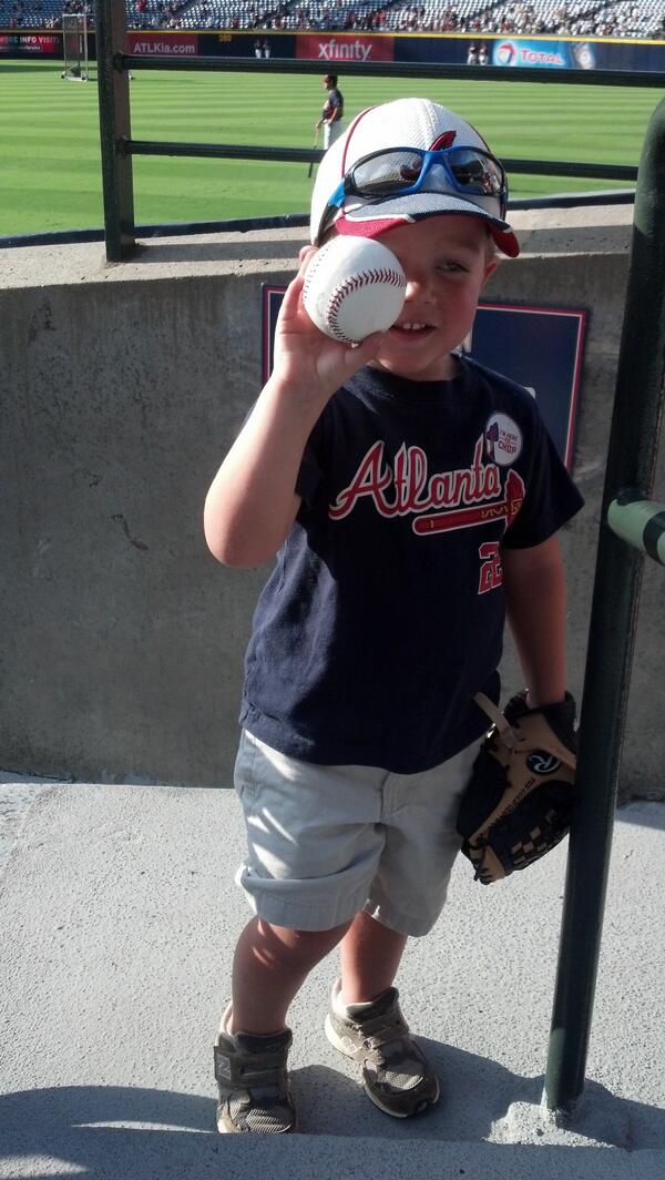 cphus22's tweet image. Gavin got a ball during batting practice. Thanks @KrisMedlen54 #ThisIsWhyWeChop
