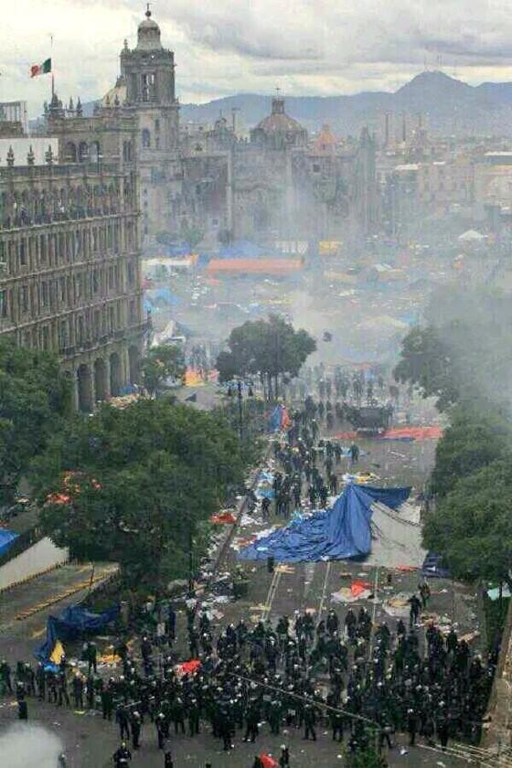 Imagen del nuevo orden peñista-pactista. Vía <a href="/diazpol/">Héctor Díaz-Polanco</a> #FuerzaCNTE #CNTEseQueda