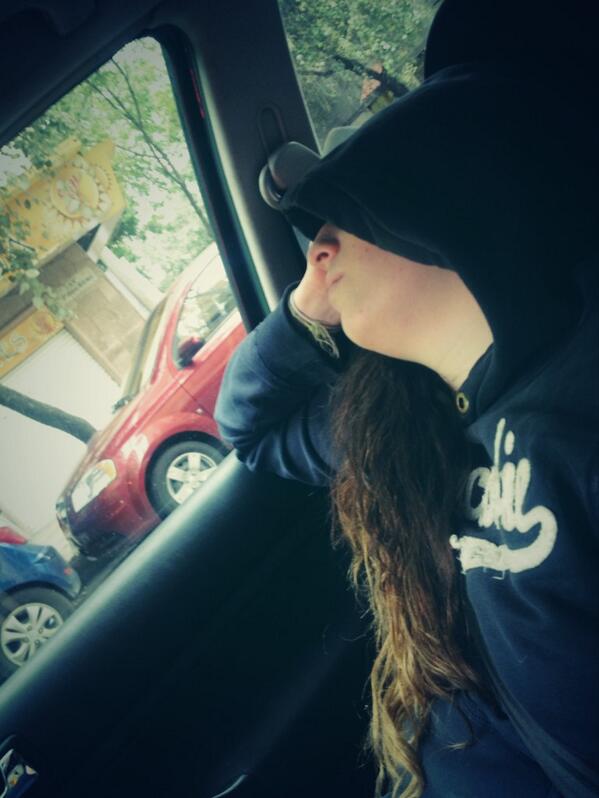 Edith_Ortiz_R's tweet photo. @LaAraujo7 que buena copiloto viene conmigo hoy!!! :) http://t.co/JFlzOyp25p