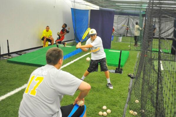 MichelleRMorton's tweet image. My son gives #pitchinglesson to kids under 12 (Oakland A&apos;s pitcher out on injury in yellow) #warehouseathletics