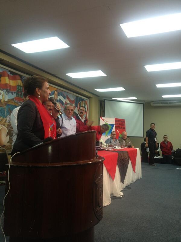 PartidoLibre's tweet photo. En este momento @xiomaracastroz brinda palabras de agradecimiento en la instalación del #ForoSaoPablo en #Honduras http://t.co/Uie5pVCpO3