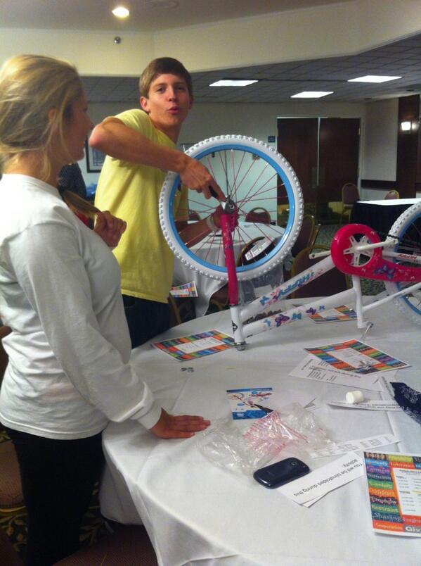 KentuckyDECA's tweet image. Building bikes! #KYDECA #FALLWORKSHOP #TEAMSKILLS @dustinburkett