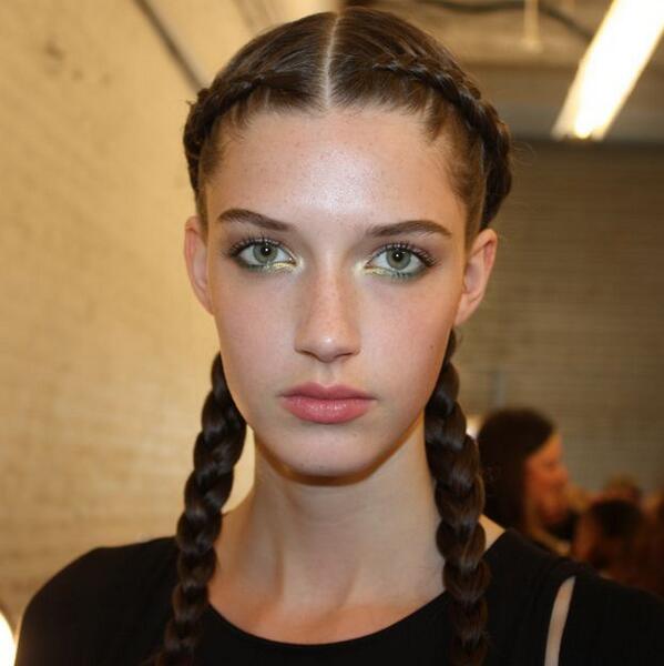 For this colorful liner look at <a href="/KennethCole/">Kenneth Cole</a>, MAC pigments like green space and teal were used buff.ly/1e9UP9o