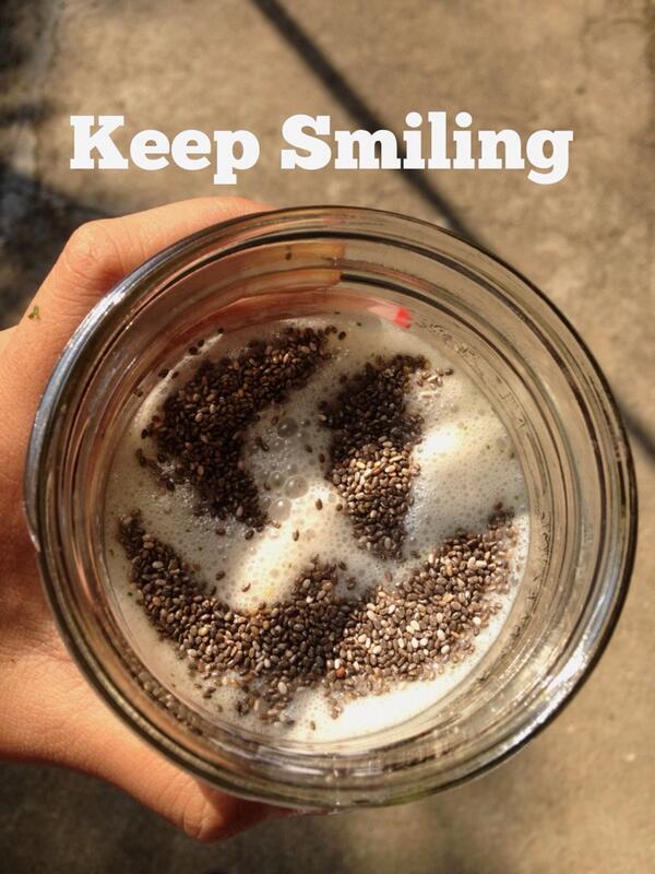 emakberanaksatu's tweet image. A reason to keep smiling: frozen banana+pear+strawberry+almond milk+mintleaves+chia :) #ineskitchen #greensmoothie