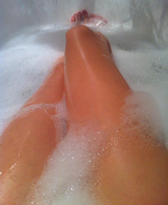#bubblebath #bathtime #relaxation #legs #sexy http://t.co/0jbMytvvXN<a href="/tag/bubblebath"class="tags">#bubblebath</a><a href="/tag/bathtime"class="tags">#bathtime</a><a href="/tag/relaxation"class="tags">#relaxation</a><a href="/tag/legs"class="tags">#legs</a><a href="/tag/sexy"class="tags">#sexy</a>