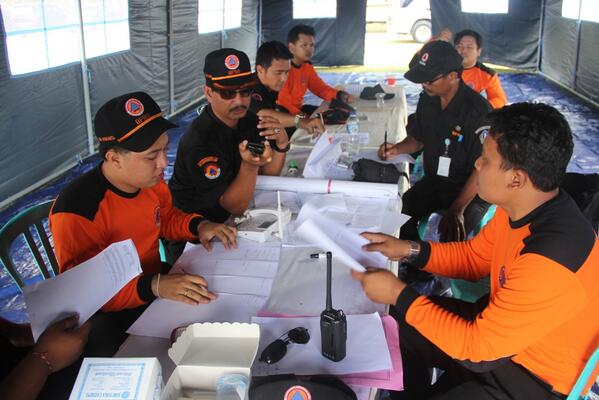 bpbdbadung's tweet photo. saat geladi di tenda @BpbdBadung http://t.co/cD8ggvi39s