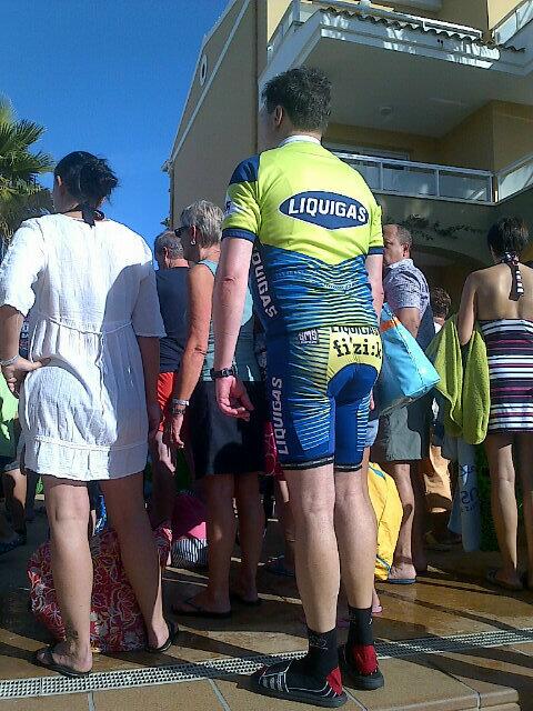 b_digz's tweet photo. “@Coop_ATTACK : Imagine going to watch a (cycling) race and thinking, I know what I'll wear... http://t.co/qy5P0f543V