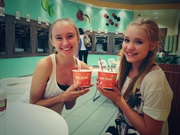 Running into @_hannahsullivan made my night 😍🍧