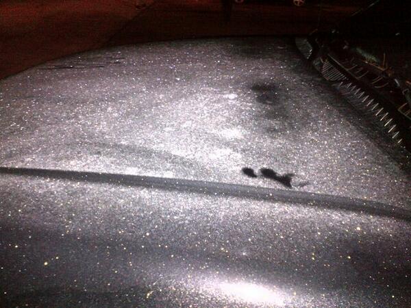 Hardz44's tweet photo. Have to love playing ball at 1 in the morning an it is 3 degrees #littlefrostfml http://t.co/rj31kNHP1S