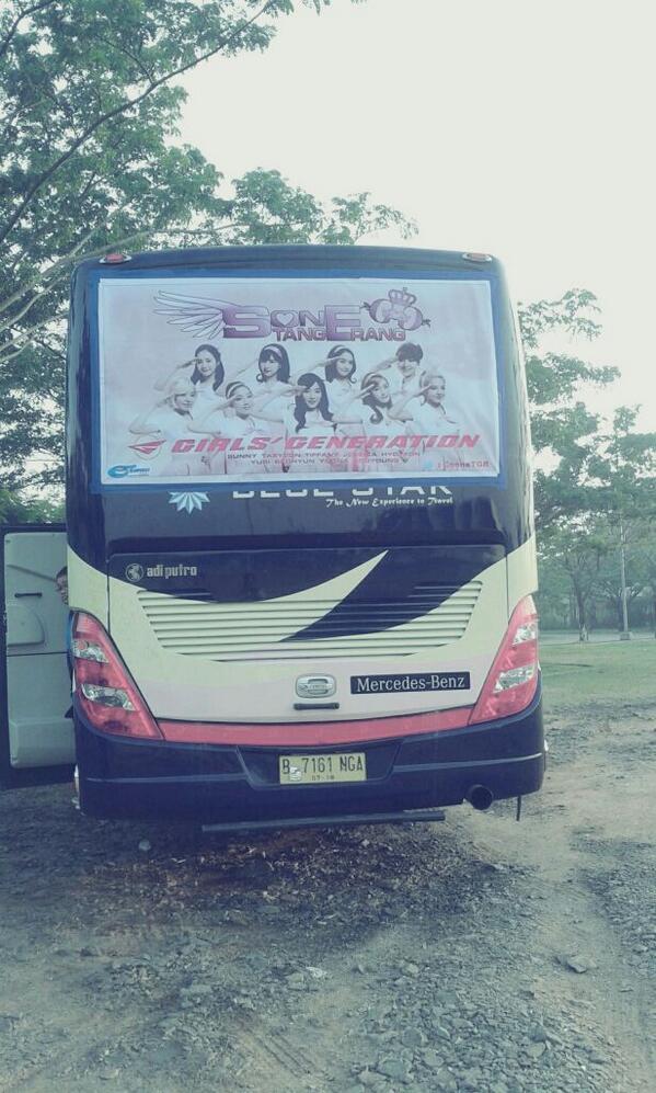 [PIC][13-09-2013]SNSD khởi hành đi Indonesia để biểu diễn "2013 Girls' Generation World Tour ~Girls & Peace~ in JAKARTA" vào chiều nay - Page 3 BUGhPkRCUAASMdU