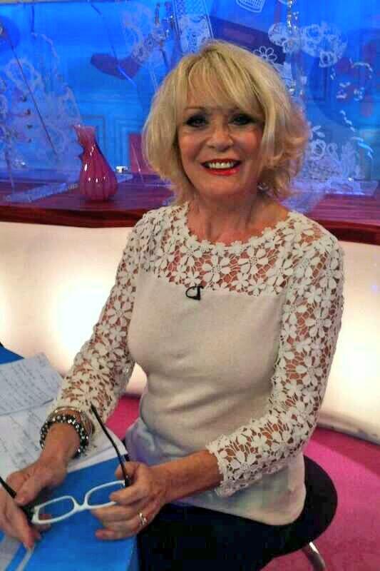 teamlooseladies's tweet photo. Didn't Sherrie look gorgeous yesterday?! x http://t.co/iBAHz5zwcA