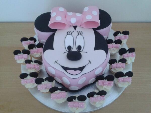 Scrummydelights's tweet photo. Morning cake lovers! Is it too early to be sharing cake pics? :) http://t.co/4zUOuUlKxu