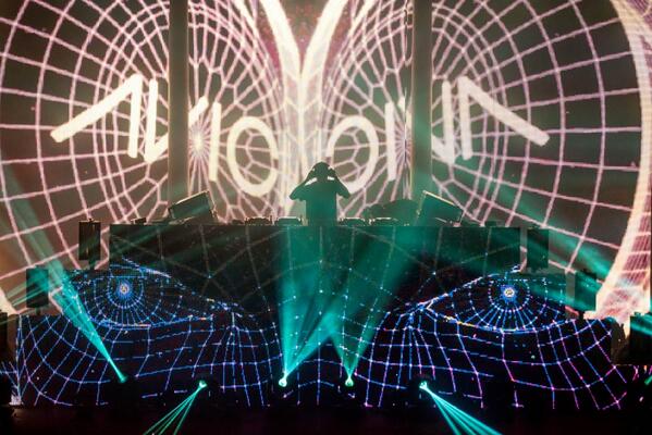 AdamlambertGerm's tweet photo. “@claudionair: Avicii wows London iTunes Festival 2013 #iTunesFestival @1LIVE @Avicii http://t.co/q9yyRCTmHQ”