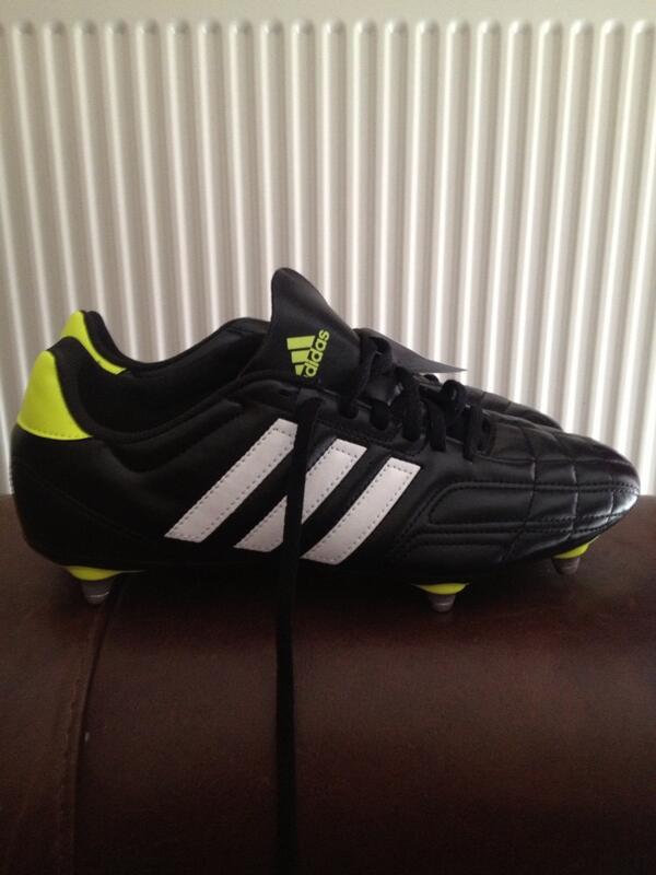 IanAngryAndo's tweet image. Lets c what these bad boys can do today #keptthereceiptincase #2old #drawnbackintosatfootball