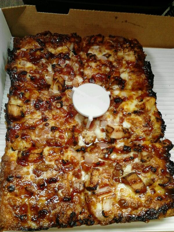 FORECLOSED11's tweet image. Gets pizza for lunch