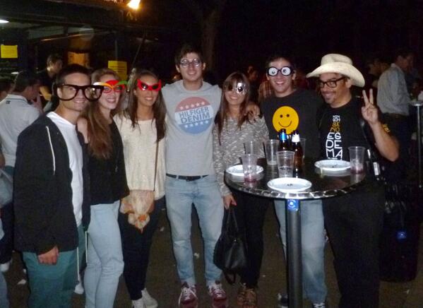 MagoAlfonsoV's tweet image. @Sixtoooo y amigos con el mago de Coca-Cola @MagoAlfonsoV magomadrid.es
Así da gusto hacer magia.