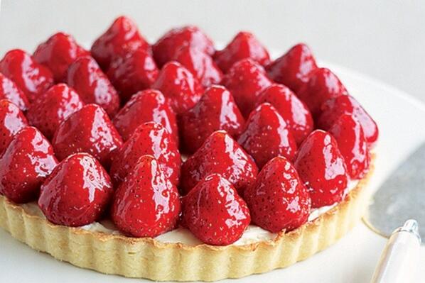 fooodgasm's tweet photo. Strawberry and cream tart 😍 http://t.co/k4R0oDNgyW