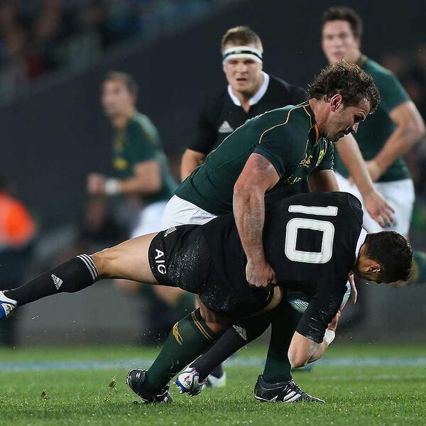 Here's the tackle that ended Carter's game #NZLvRSA #rugby