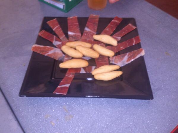 porrasAB's tweet photo. La carpa del tapeo rico rico el jamoncito q grande la feria de Albacete no le falta de nada http://t.co/wsQWZ88ulT
