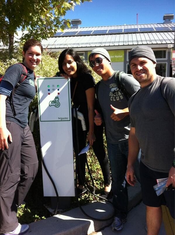 jeradfurze's tweet photo. Uptown mystique with an electric charging station! #ecochase http://t.co/wsy658mso3