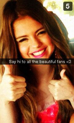 FakeSnapChats's tweet photo. selena 6 http://t.co/7u8BDatJMW