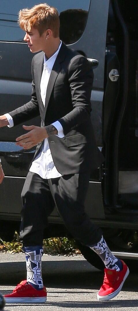 agathernd's tweet photo. le costume c'est un des vêtements qu'il porte le mieux. http://t.co/1HPOH3d3iI