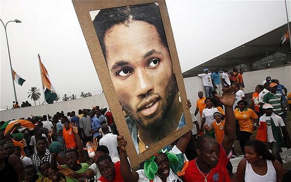 love_drogba's tweet photo. Fildişi sahili halkının Didier Drogba sevgisi <3333 http://t.co/912eOnsQmU