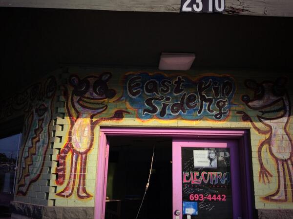 mariamparker_'s tweet photo. I spy the new @EastSideKingATX next to @IrieBeanAustin. 2310 Lamar couldn't possibly get any cooler. http://t.co/qzD4mqCSdj