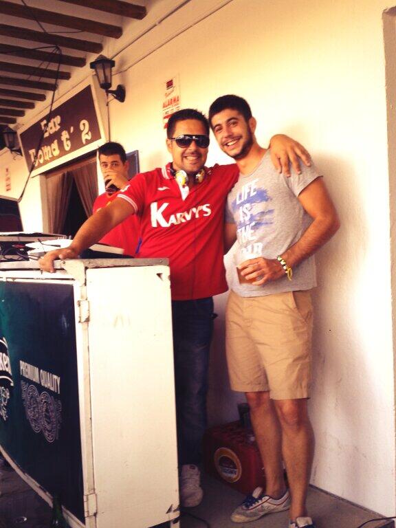 antonio9109's tweet photo. #fiestascolmenar con el crak @carlitos_ypunto http://t.co/GVIL2RsyRP