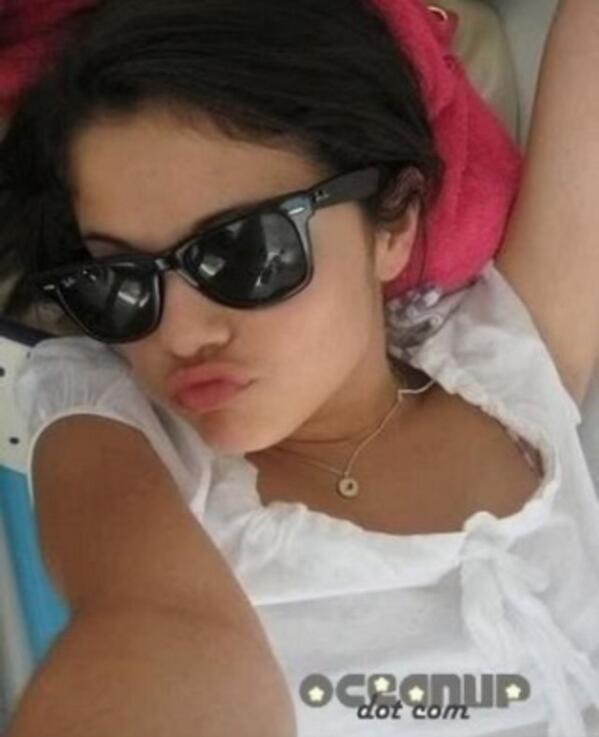 harrystylesrm's tweet photo. @selgomezrm ehm AHAHHAHAHA http://t.co/C0mUxn9ZSD